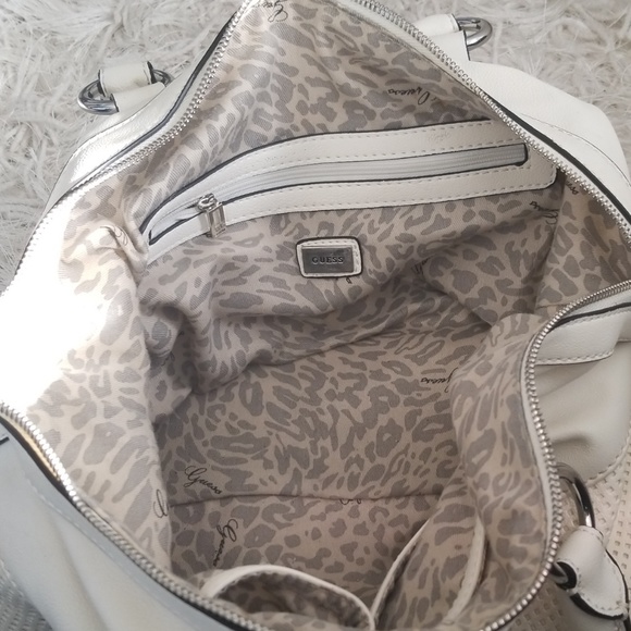 Guess handbag. - Picture 4 of 7